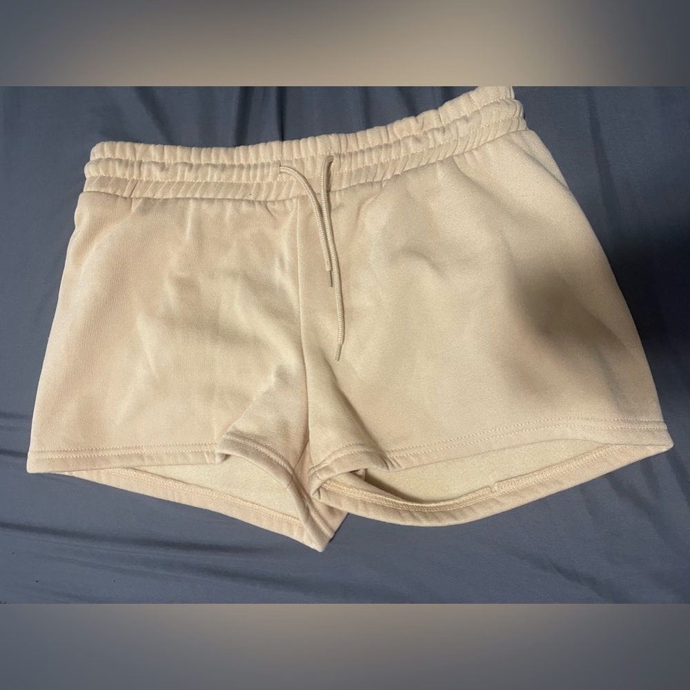 TAN/ CREAME LOVE STREAK *NEVER WORN* shorts size XL